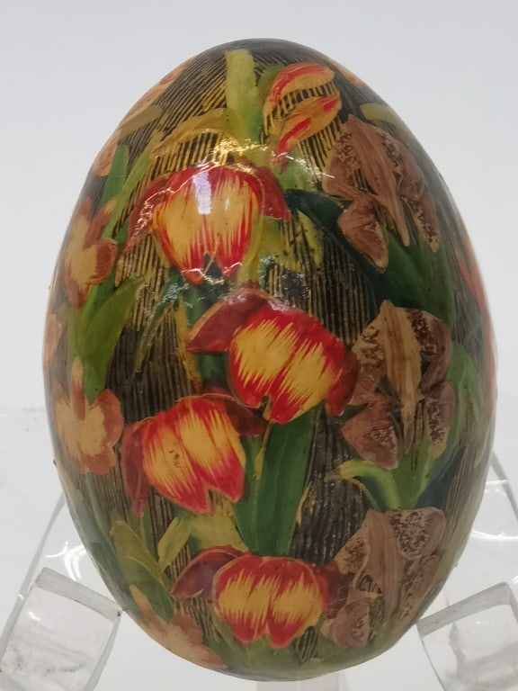 Vintage Russian Hand Painted Floral Egg: Vintage Russian Hand Painted Floral Egg, 3in