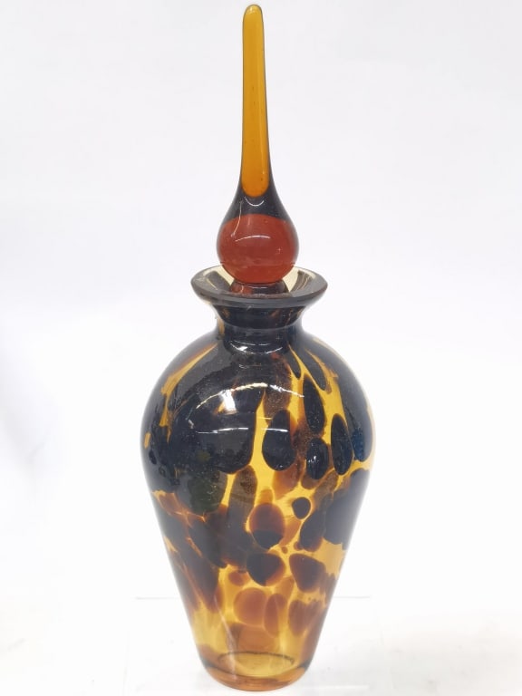 Vintage Amber/Brown Art Glass Perfume Bottle: Vintage Amber/Brown Art Glass Perfume Bottle, 7.75in