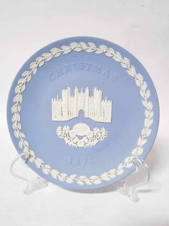 1976 Wedgwood Jasperware Blue Christmas Plate: 1976 Wedgwood Jasperware Blue Christmas Plate, 8in