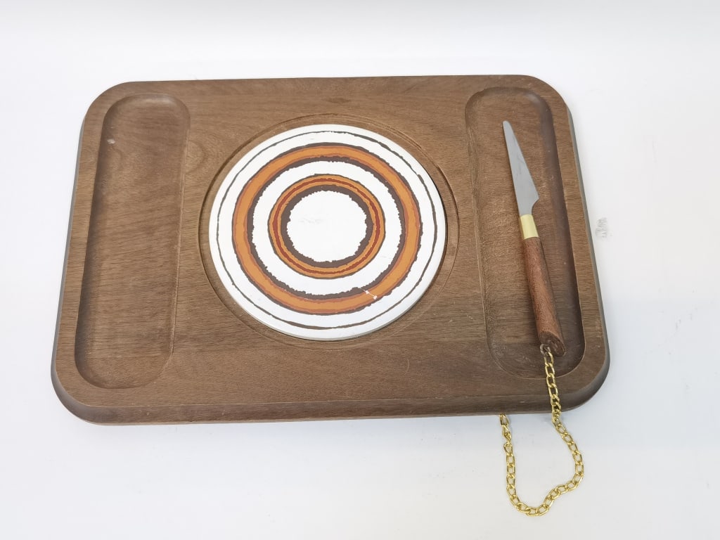 Vintage Bread Board: Vintage Bread Board, 13.5in by 9.5in