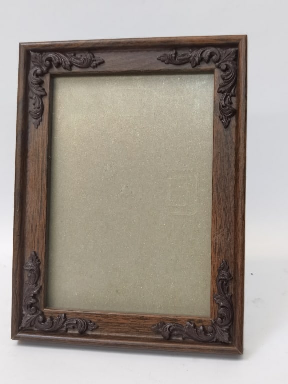 Vintage Wood Carved Photo Frame: Vintage Wood Carved Photo Frame, 8.5in by 6.5in