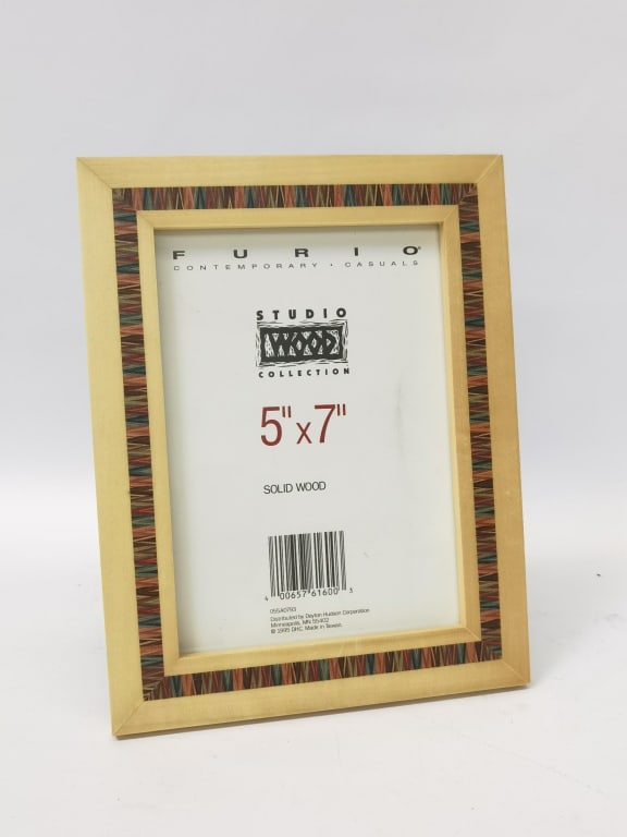 Wood Photo Frame: Wood Photo Frame, 9in by 7in