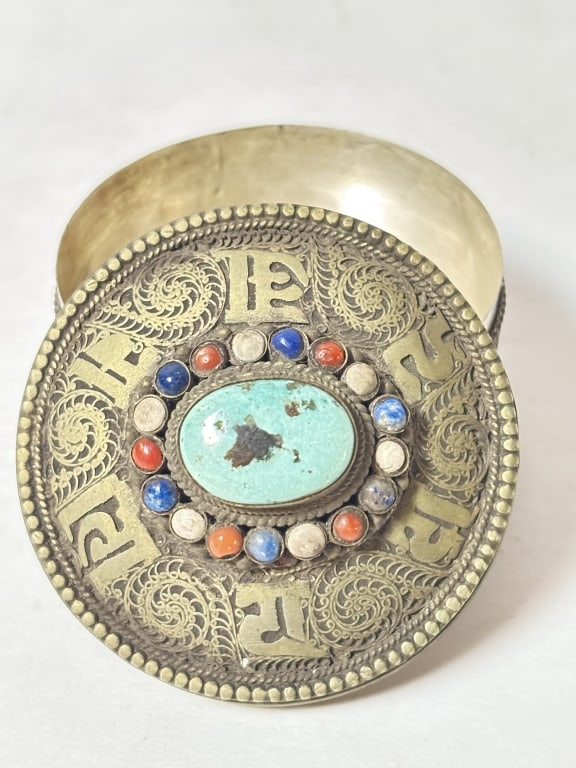 Vintage Tibetan Silver Precious Stone Inlay Box: Vintage Tibetan Silver Precious Stone Inlay Box, 2 1/8in by 2in
