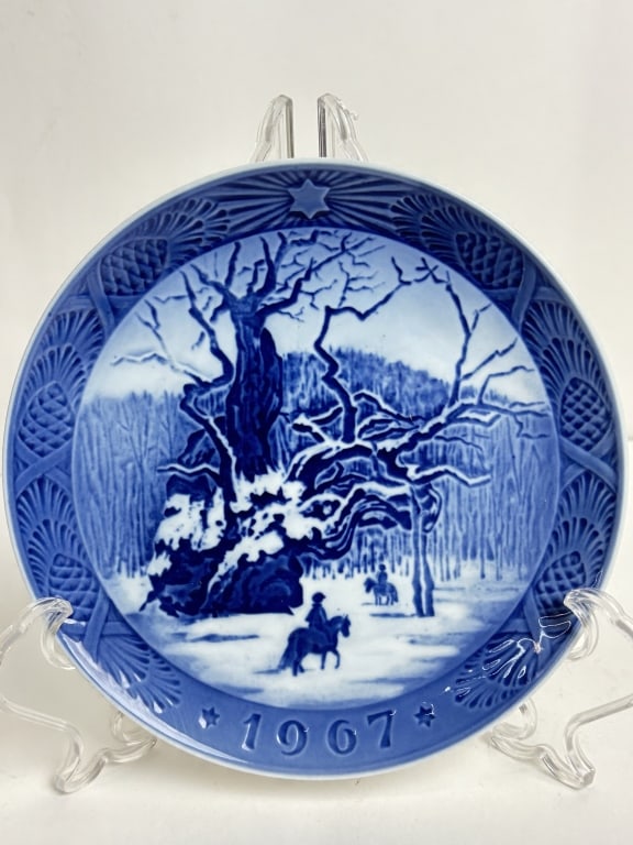 1967 Royal Copenhagen Kai Lange Royal Oak Dish: 1967 Royal Copenhagen Kai Lange Royal Oak Dish, 7 1/8in