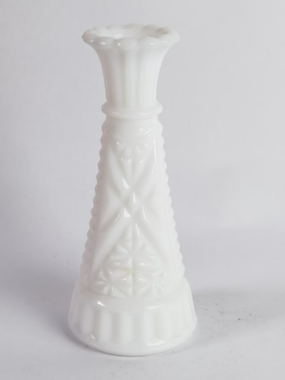 Vintage Anchor Hocking Stars and Bars Milk Glass V: Vintage Anchor Hocking Stars and Bars Milk Glass Vase, 6in