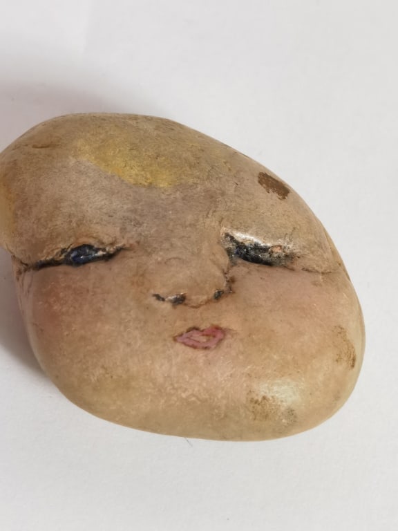 1979 Vintage Ann Willis Ratray Hand Painted Face R: Vintage Ann Willis Ratray Hand Painted "Year of the Child" Face Rock, 2.25in