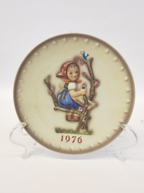 1976 Goebel Hummel 6th Annual Plate: 1976 Goebel Hummel 6th Annual Plate, 7.5in