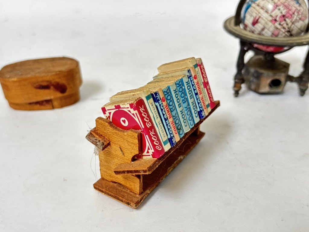 (4) Vintage Small Table Decors - 2