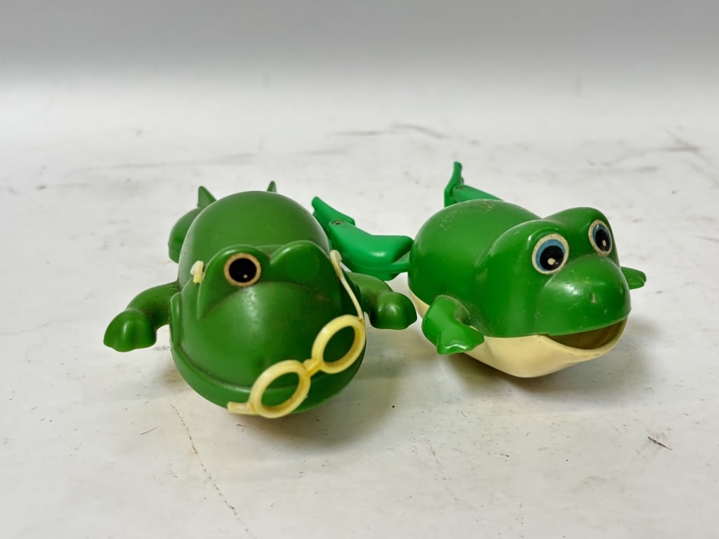 (2) 1977 Masudaya Plastic Frog Toys: (2) 1977 Masudaya Plastic Frog Toys, 5.5in by 2.5in