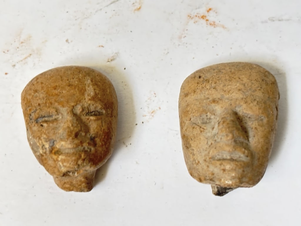 (2) Vintage Pre-Columbian Terracotta Heads: (2) Vintage Pre-Columbian Terracotta Heads, 1.25in