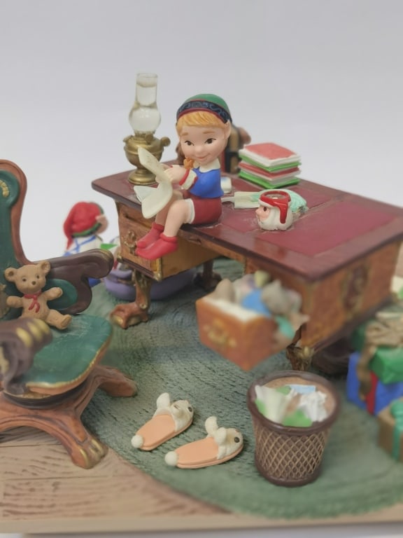 2001 Limited Ed. Hallmark Keepsake Ornament Studio - 2