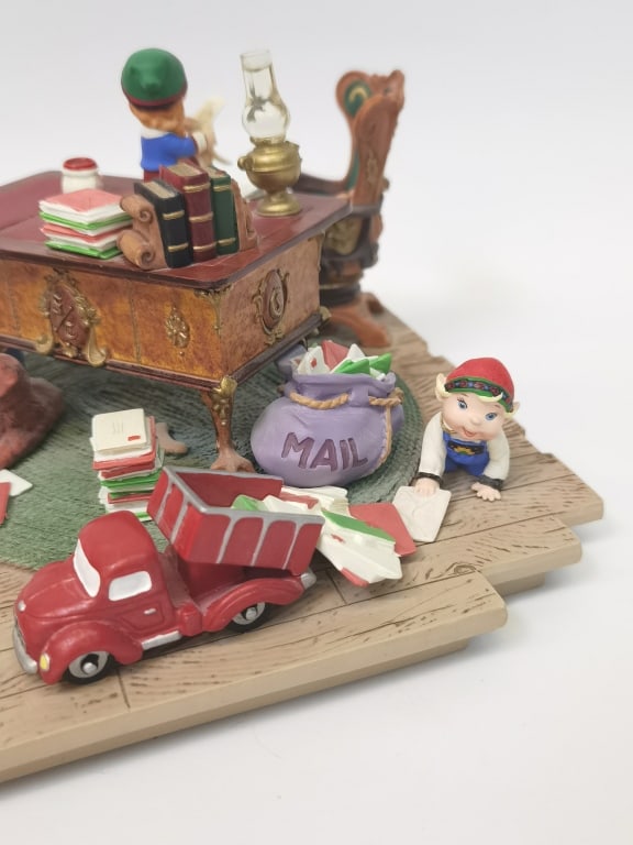 2001 Limited Ed. Hallmark Keepsake Ornament Studio - 3