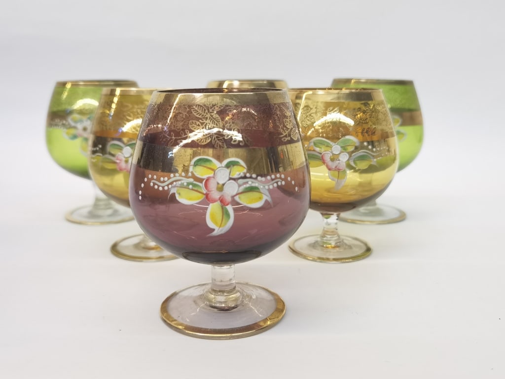 (6) Vintage Murano Italy Gilt Hand Painted Floral: (6) Vintage Murano Italy Gilt Hand Painted Floral Glasses, 4.25in