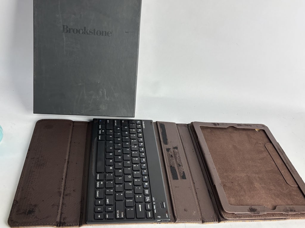 Brookstone IPad Cover with Keyboard - 2