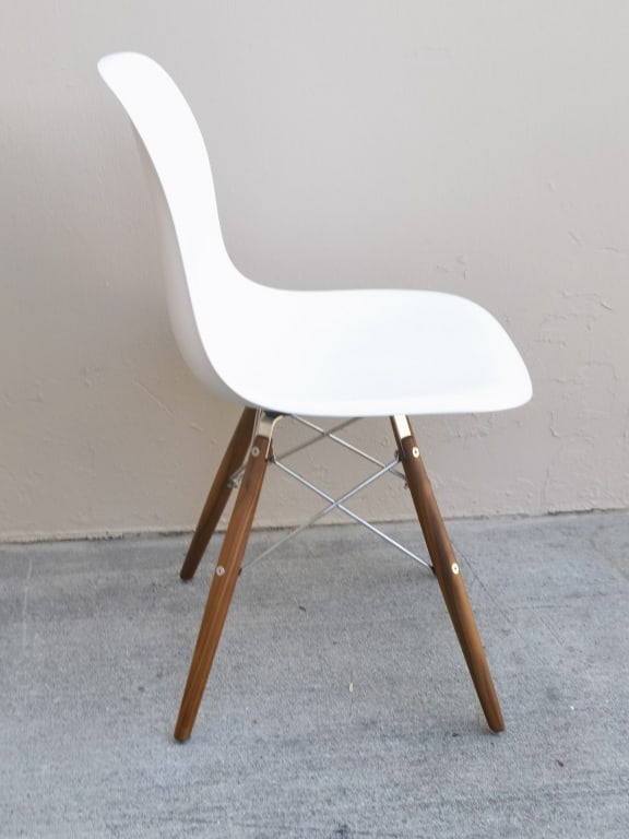 Modern Eames Plastic Side Chair - 3
