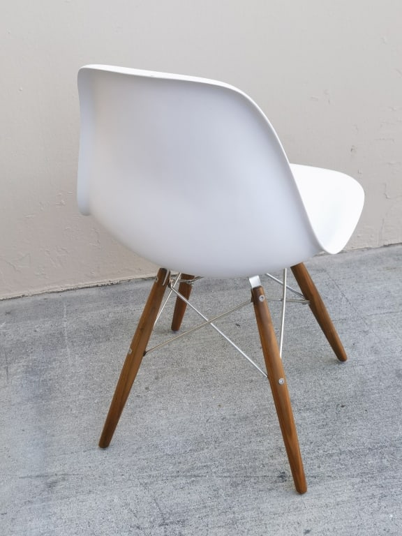 Modern Eames Plastic Side Chair - 4