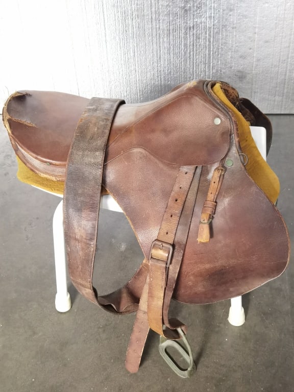 Vintage Leather Saddle (1 of 6)