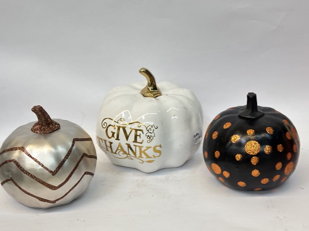 (3) Porcelain/Plastic Pumpkins: (3) Porcelain/Plastic Pumpkins, 6in by 6in