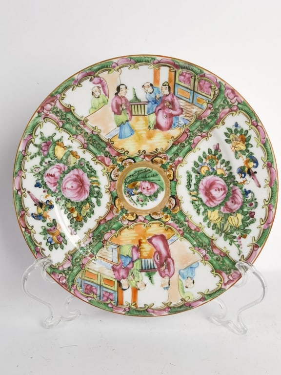 Vintage Chinese Export Porcelain Famille Rose Meda: Vintage Chinese Export Porcelain Famille Rose Medallion Plate, 8.5in