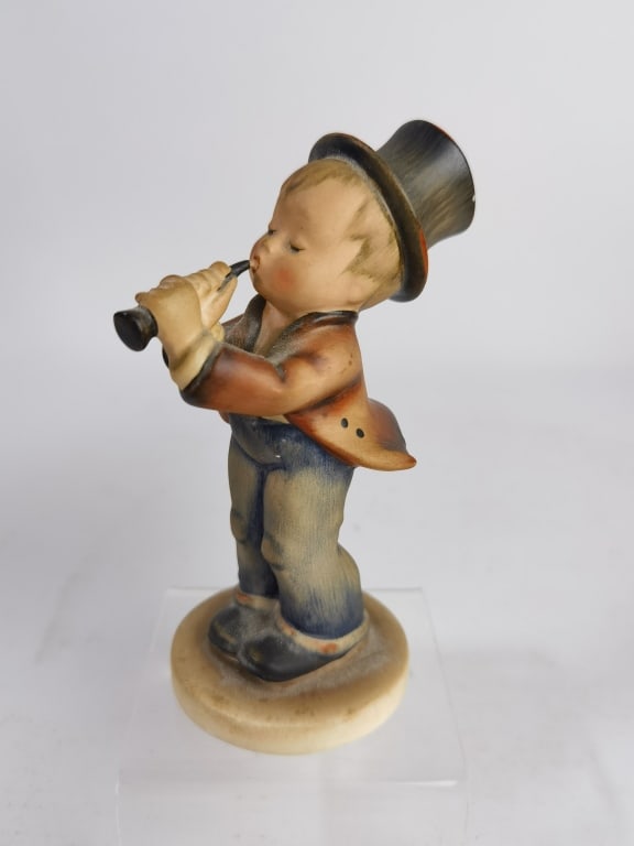 Vintage Goebel Hummel "Serenade" Figurine: Vintage Goebel Hummel "Serenade" Figurine, 5in