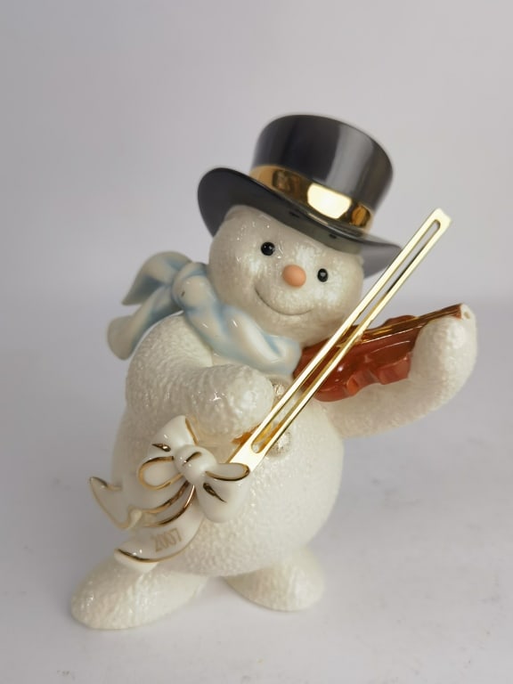 2007 Lenox Porcelain Snowman Serenade Figurine: 2007 Lenox Porcelain Snowman Serenade Figurine, 6 5/8in