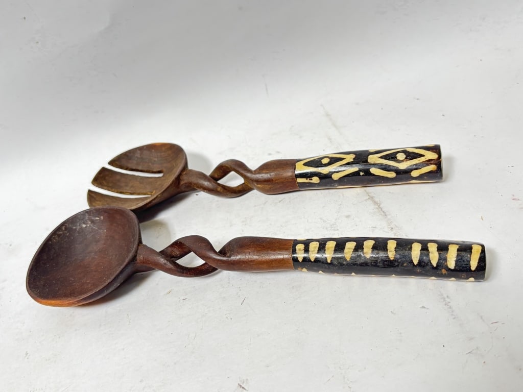 (2) Vintage Hand Carved African Style Spoons: (2) Vintage Hand Carved African Style Spoons, 12in