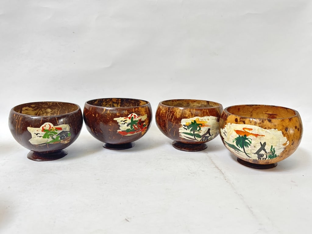 (4) Vintage Hand Painted Gourd Bowls: (4) Vintage Hand Painted Gourd Bowls, 4.5in by 3.25in