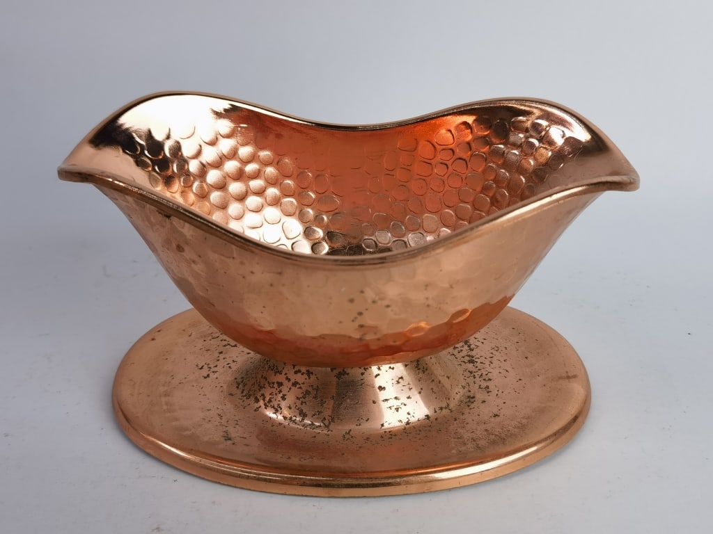 Vintage Teleflora Hammered Copper Planter: Vintage Teleflora Hammered Copper Planter, 8in by 4.25in