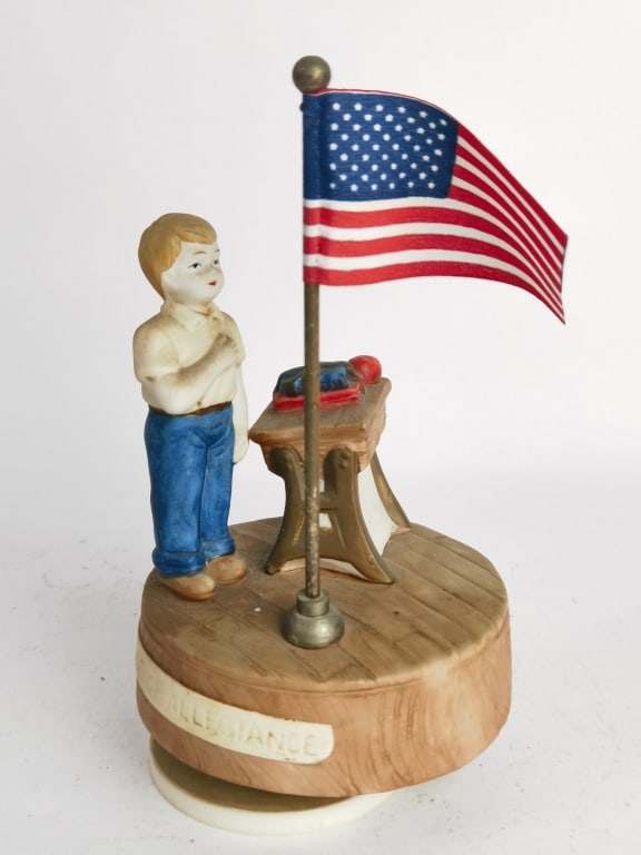 Vintage Porcelain Pledge of Allegiance Music Box: Vintage Porcelain Pledge of Allegiance Music Box, 7.5in