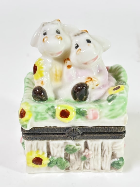 Vintage Cow Lovers Porcelain Trinket Box: Vintage Cow Lovers Porcelain Trinket Box, 3in by 2.25in