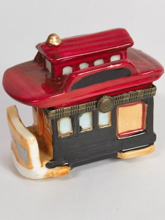 Vintage Porcelain Train Cart Trinket Box: Vintage Porcelain Train Cart Trinket Box, 2.5in