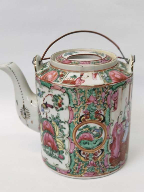 Vintage Chinese Hong Kong Export Porcelain Teapot (1 of 5)