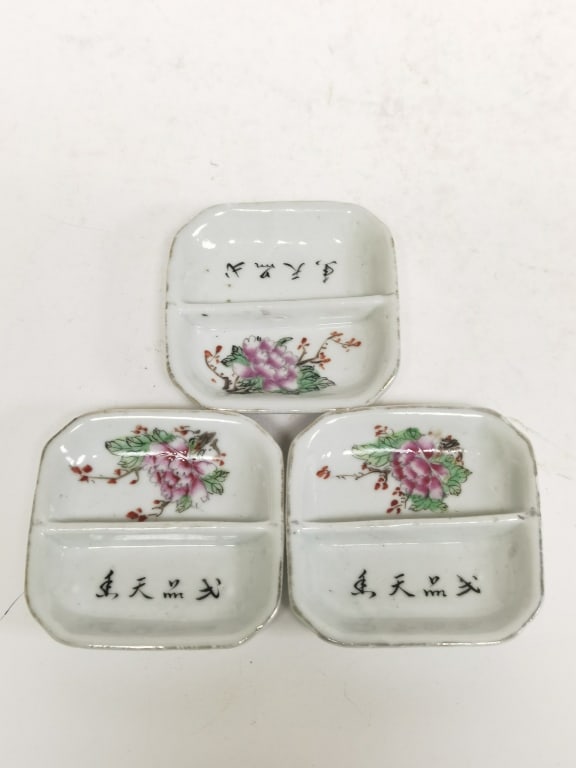 (3) 19-20th C. Chinese Porcelain Famille Rose Sauc: (3) 19-20th C. Chinese Porcelain Famille Rose Sauce Dishes, 2 7/8in