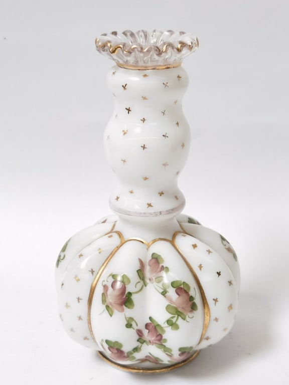 Vintage Fenton Glass "Charleton Rose" Vase (1 of 4)