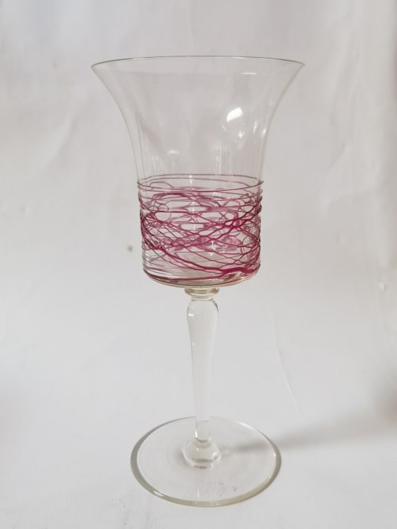 Pink Swirl Clear Wine Glass: Pink Swirl Clear Wine Glass, 8.25in
