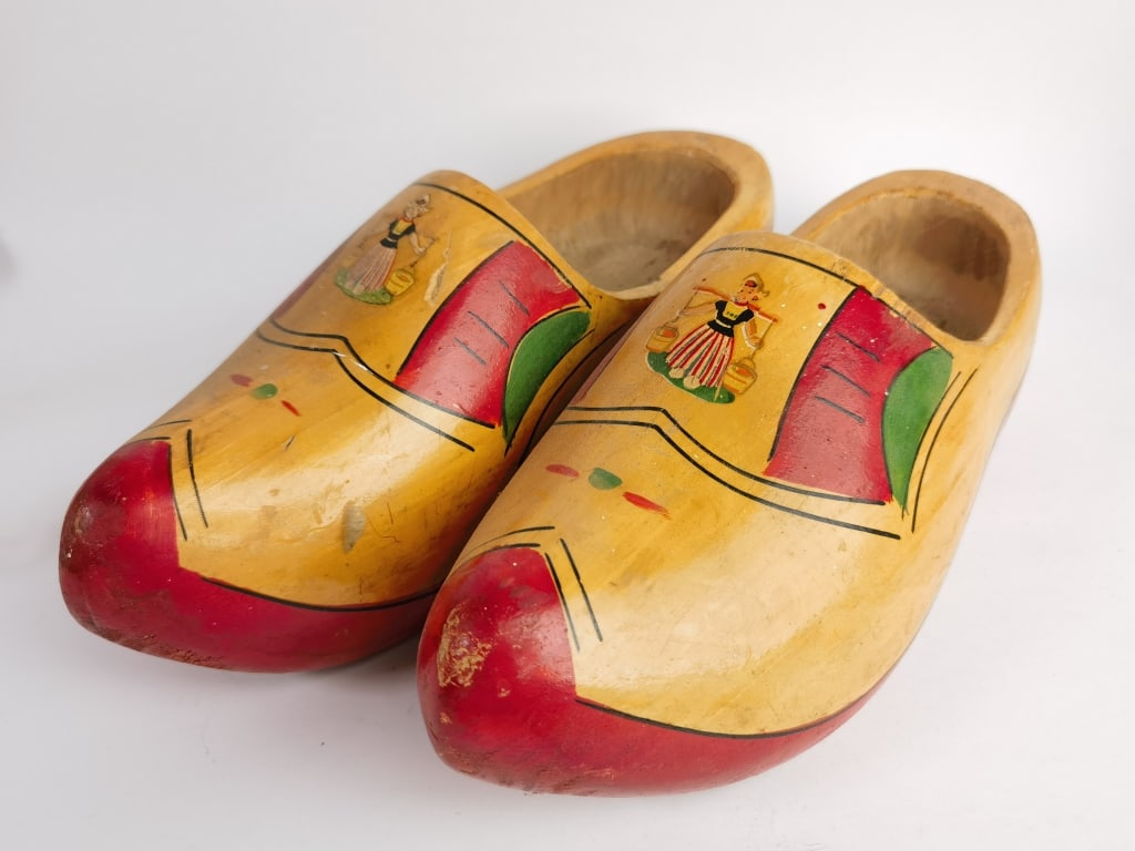 Pr. of Vintage Dutch Hand Painted Wood Clogs: Pr. of Vintage Dutch Hand Painted Wood Clogs, 11.5in by 4 38in
