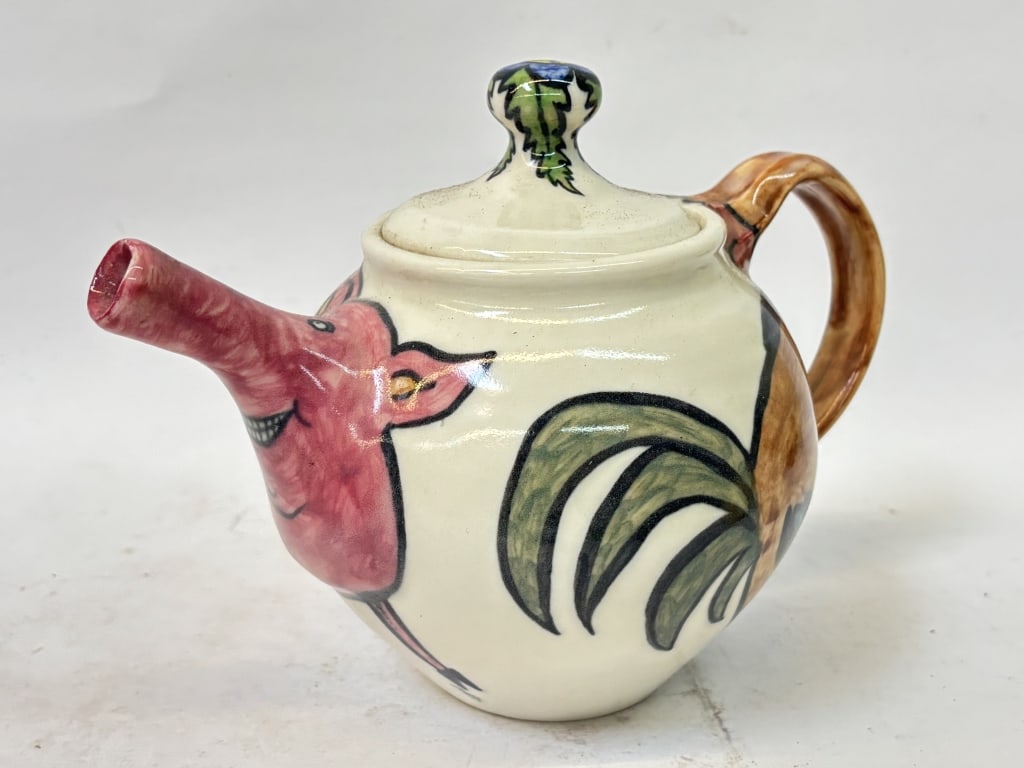 Vintage Porcelain Pig Teapot: Vintage Porcelain Pig Teapot, 8in by 6in