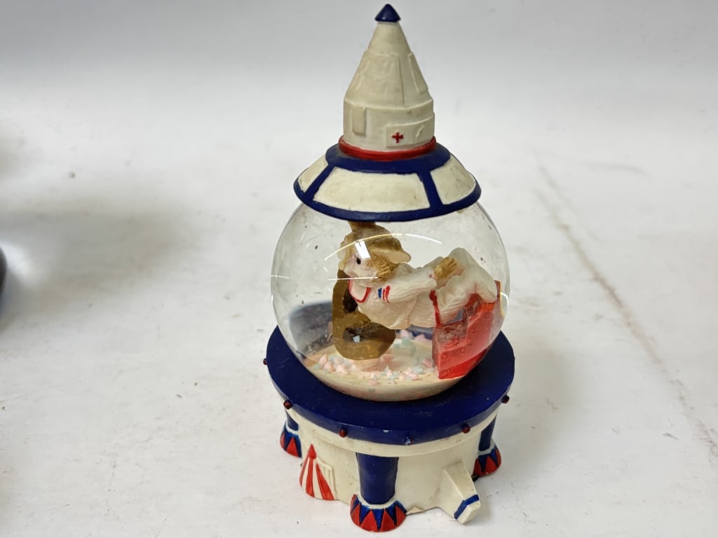 1995 The San Francisco Music Box Company Music Box: 1995 The San Francisco Music Box Company Music Box, 5.5in