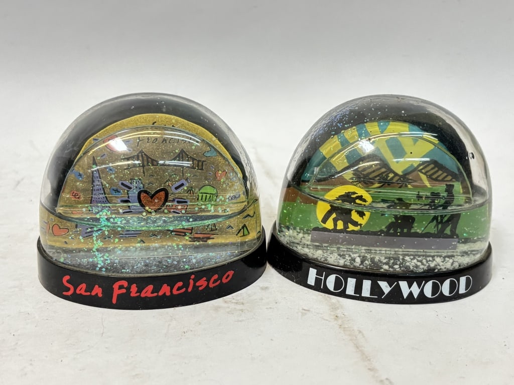 (2) Vintage San Francisco/Hollywood Snow Globes: (2) Vintage San Francisco/Hollywood Snow Globes, 3in