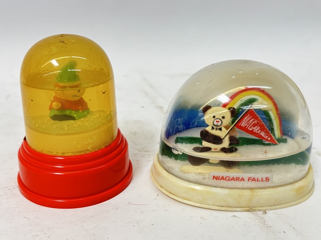 (2) Vintage Snow Globes (1 of 3)