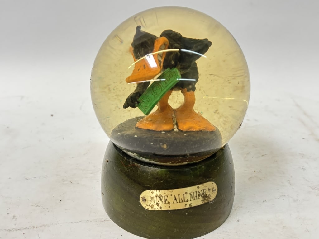 1994 Daffy Duck "Mine All Mine" Snow Globe: 1994 Daffy Duck "Mine All Mine" Snow Globe, 5.25in