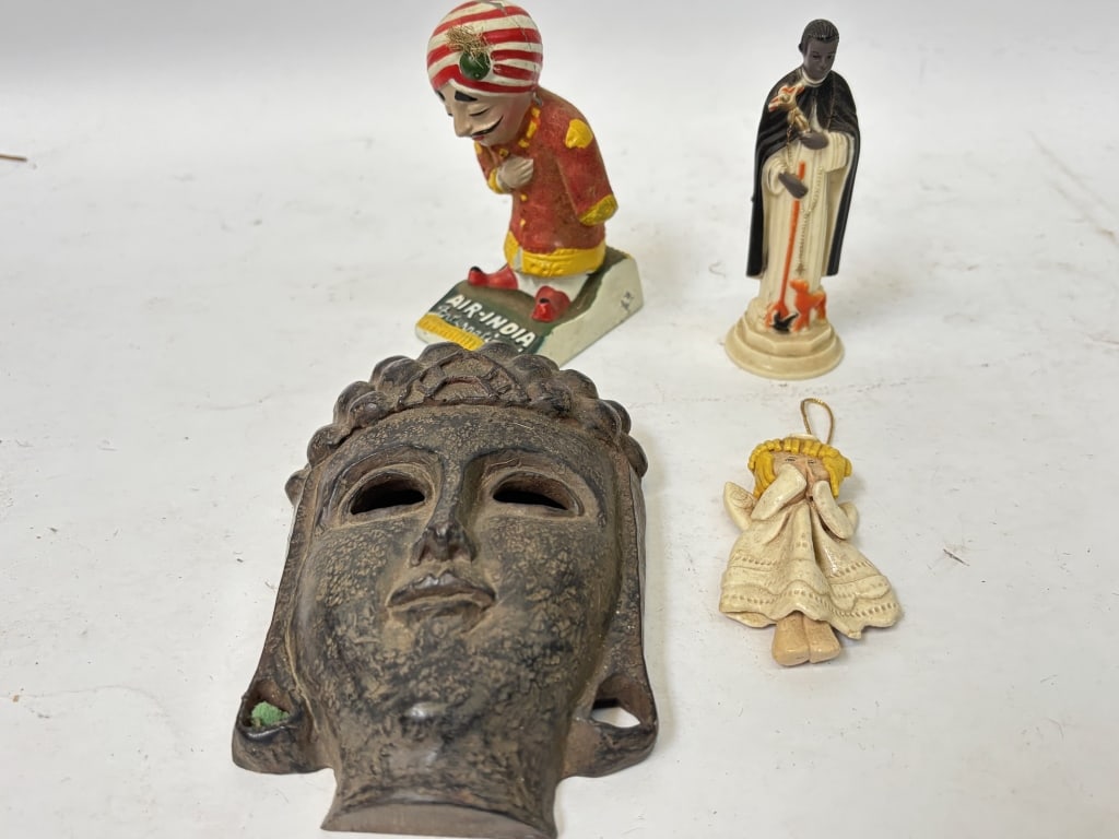 (4) Vintage Toys and Decors: (4) Vintage Toys and Decors, 5.5in