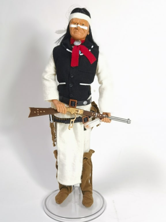 Vintage Kaiser Chicago 1/6 Dog Soldier Native Amer: Vintage Kaiser Chicago 1/6 Dog Soldier Native American Chiricahau Apache Figurine, 12.75in