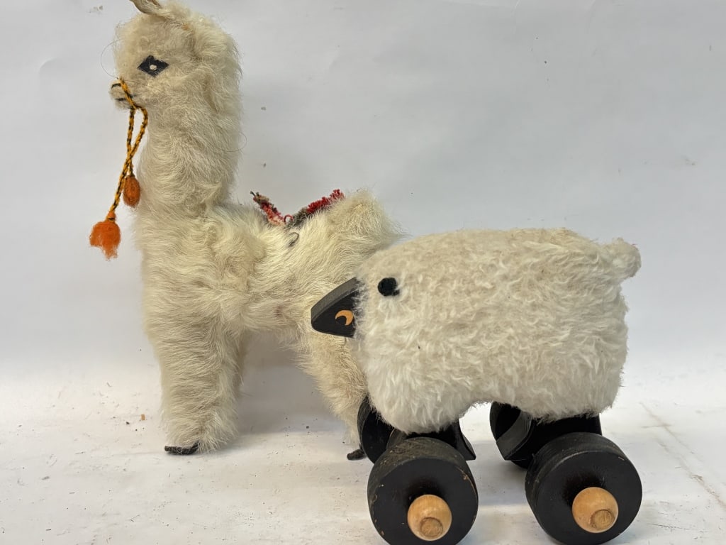 Vintage Llama and Sheep Pull Toys (1 of 2)