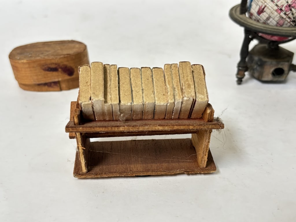 (4) Vintage Small Table Decors - 3