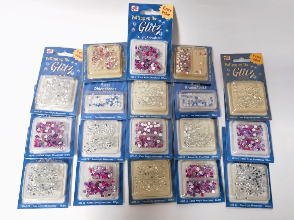 Group of Costume Jewelry Beads: Group of Costume Jewelry Beads