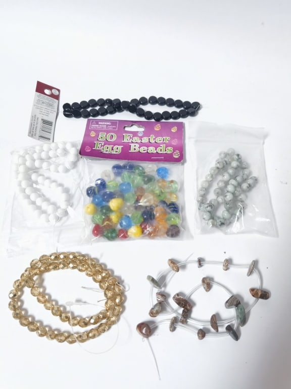 Group of Costume Jewelry Beads: Group of Costume Jewelry Beads