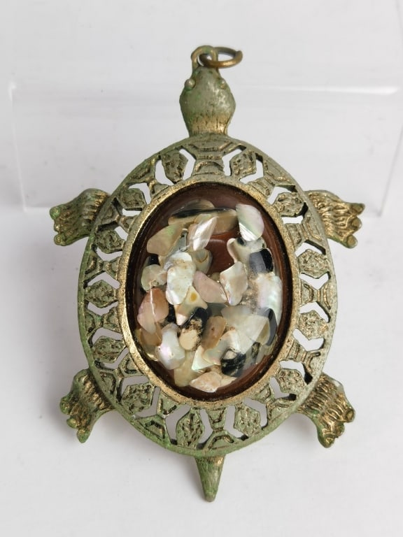 Vintage Gold-Tone Metal Turtle Pendant: Vintage Gold-Tone Metal Turtle Pendant