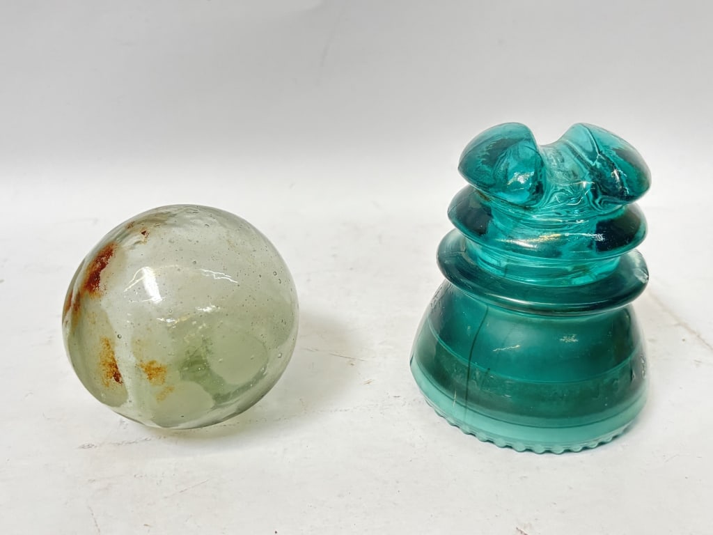 Vintage Art Glass Ball and Aqua Glass Insulator (1 of 7)