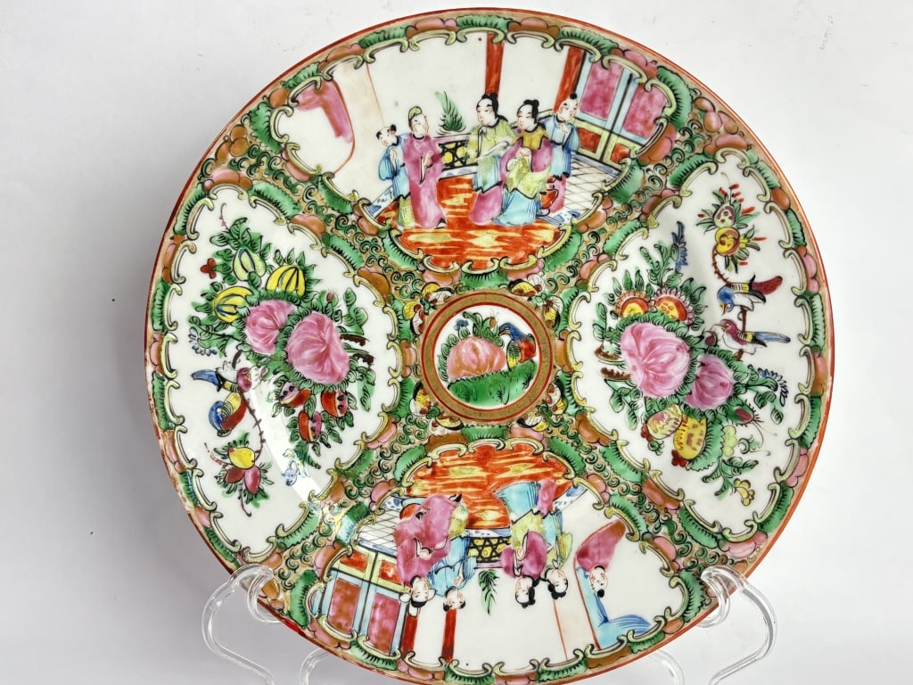 Vintage Chinese Export Porcelain Famille Rose Meda (1 of 4)